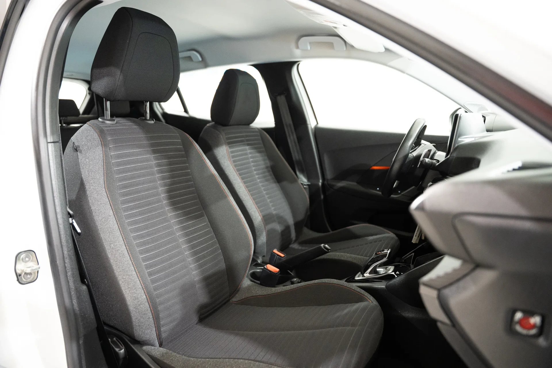 Peugeot 2008 1.2 PureTech Active EAT8 23