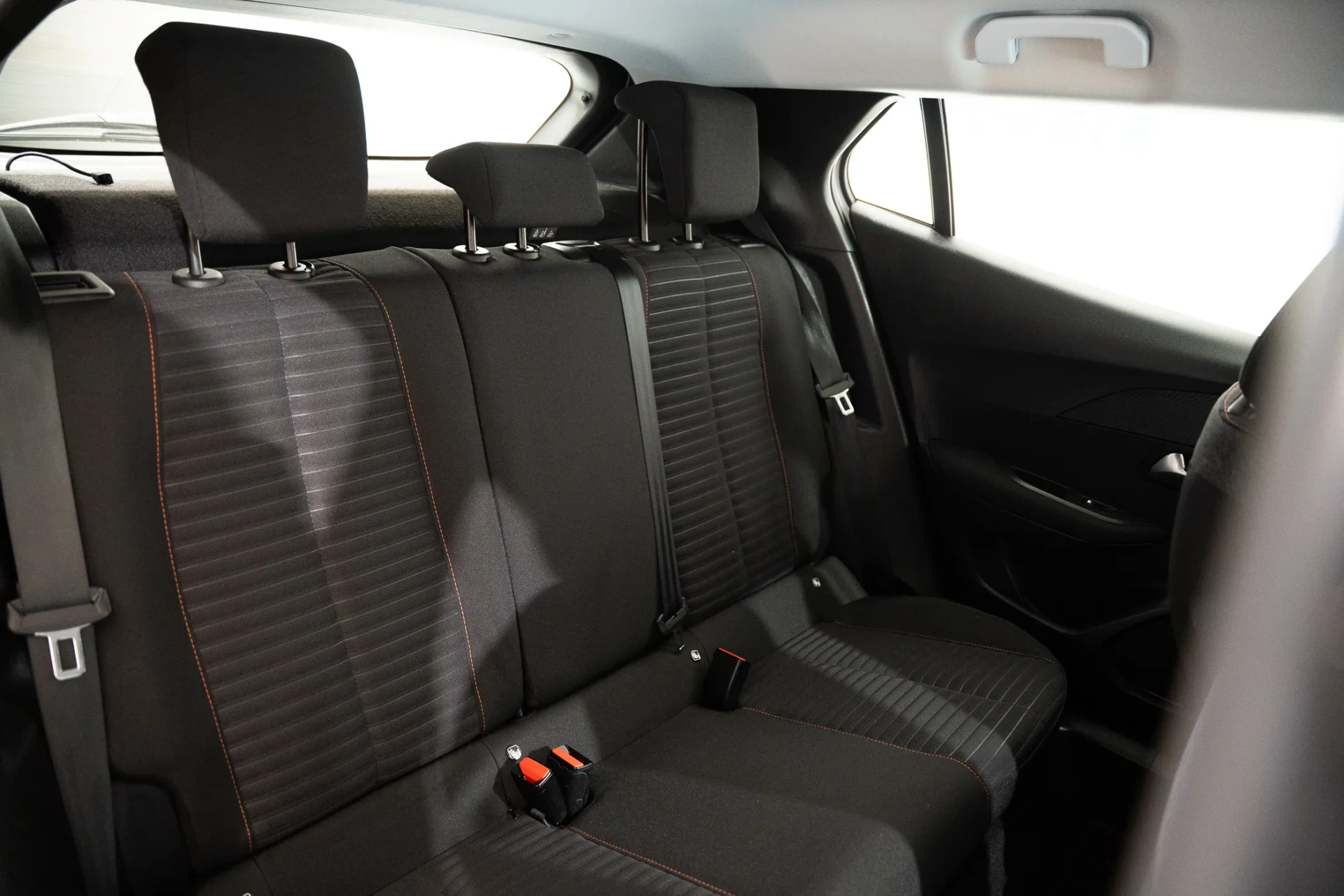 Peugeot 2008 1.2 PureTech Active EAT8 24