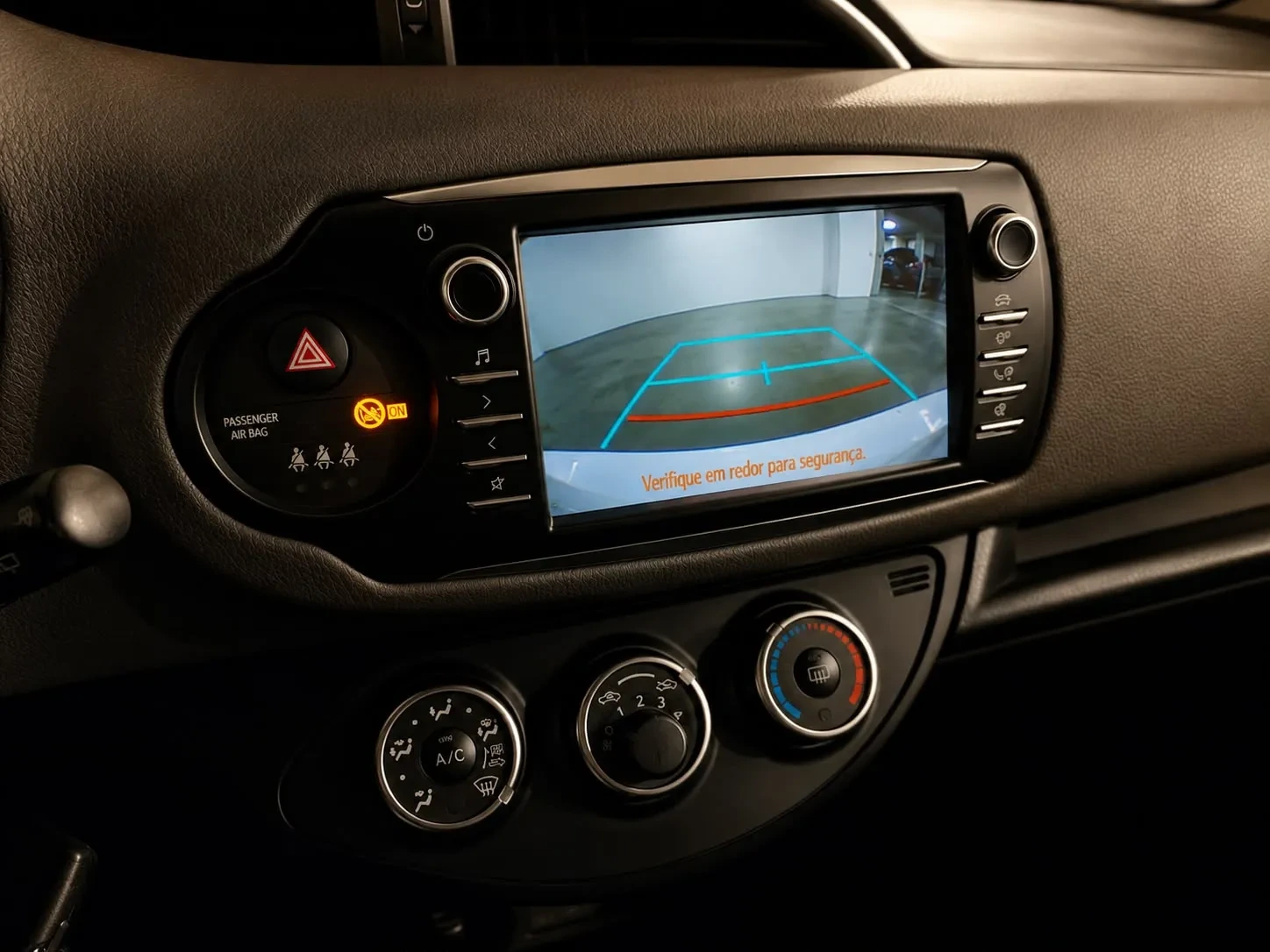 Toyota Yaris 1.0 VVT-i Comfort 14