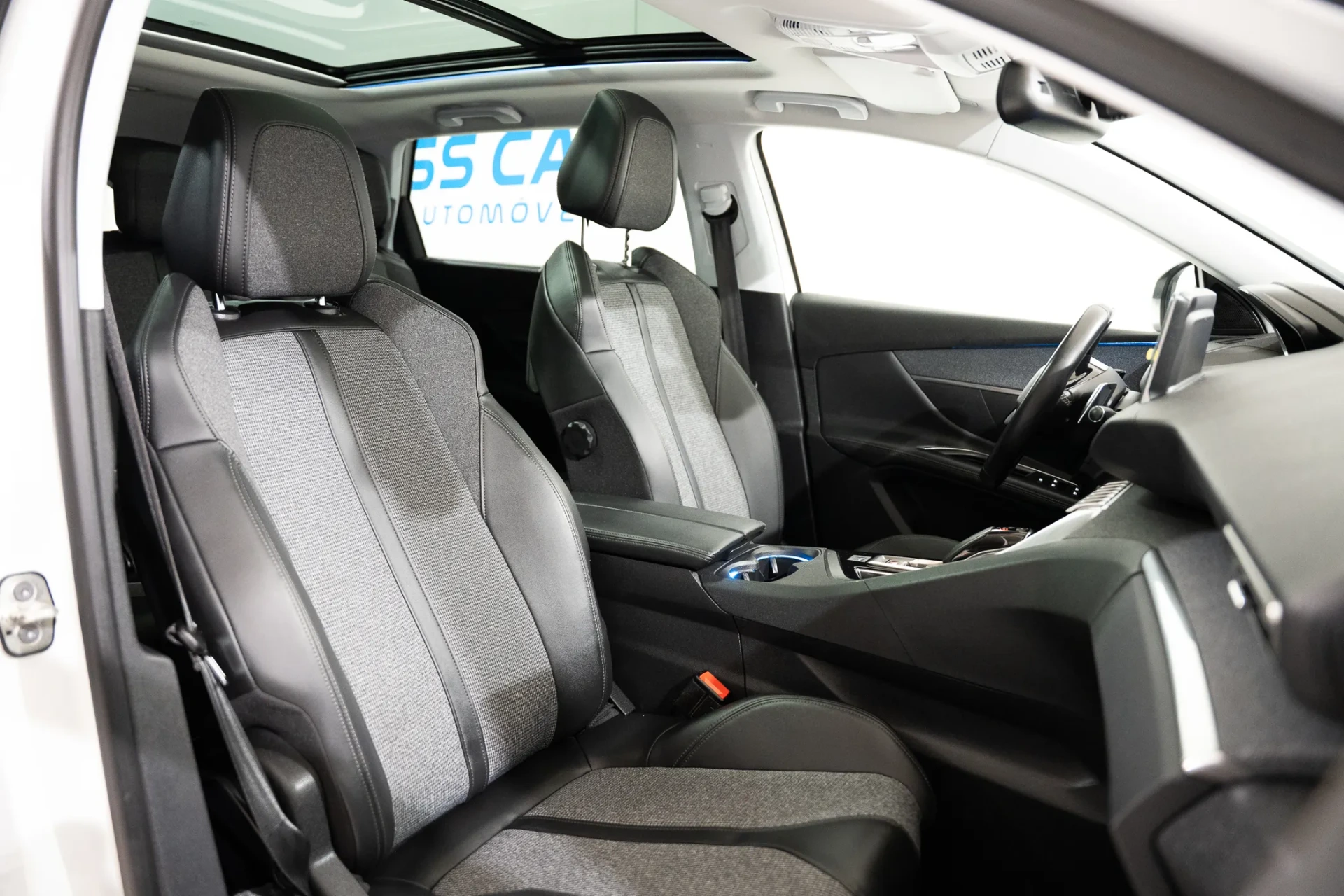 Peugeot 5008 1.2 PureTech Allure EAT8 29