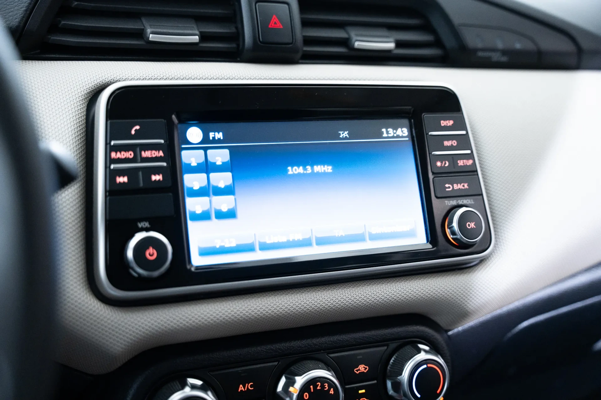 Nissan Micra 0.9 IG-T N-Connecta S/S 13