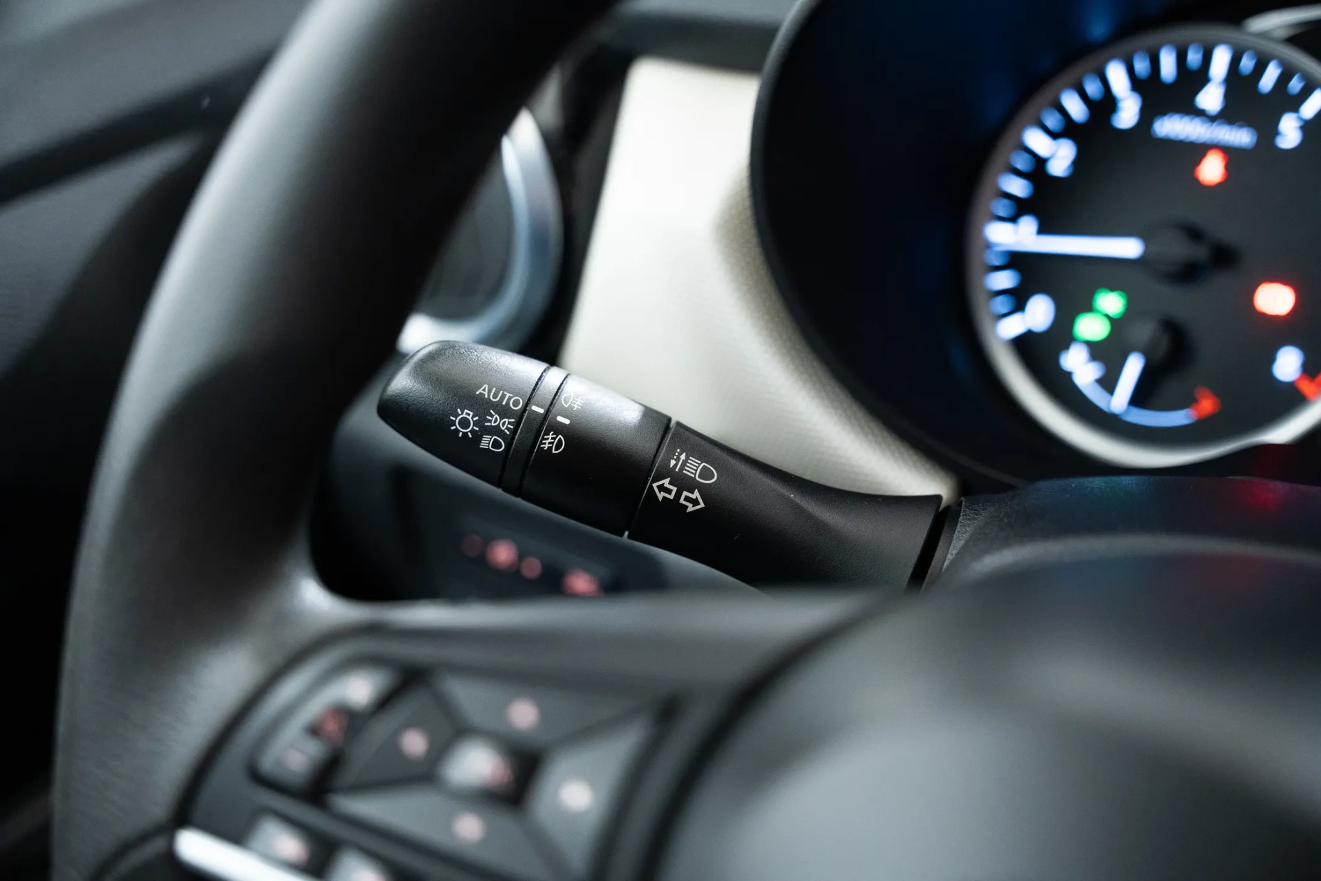 Nissan Micra 0.9 IG-T N-Connecta S/S 15