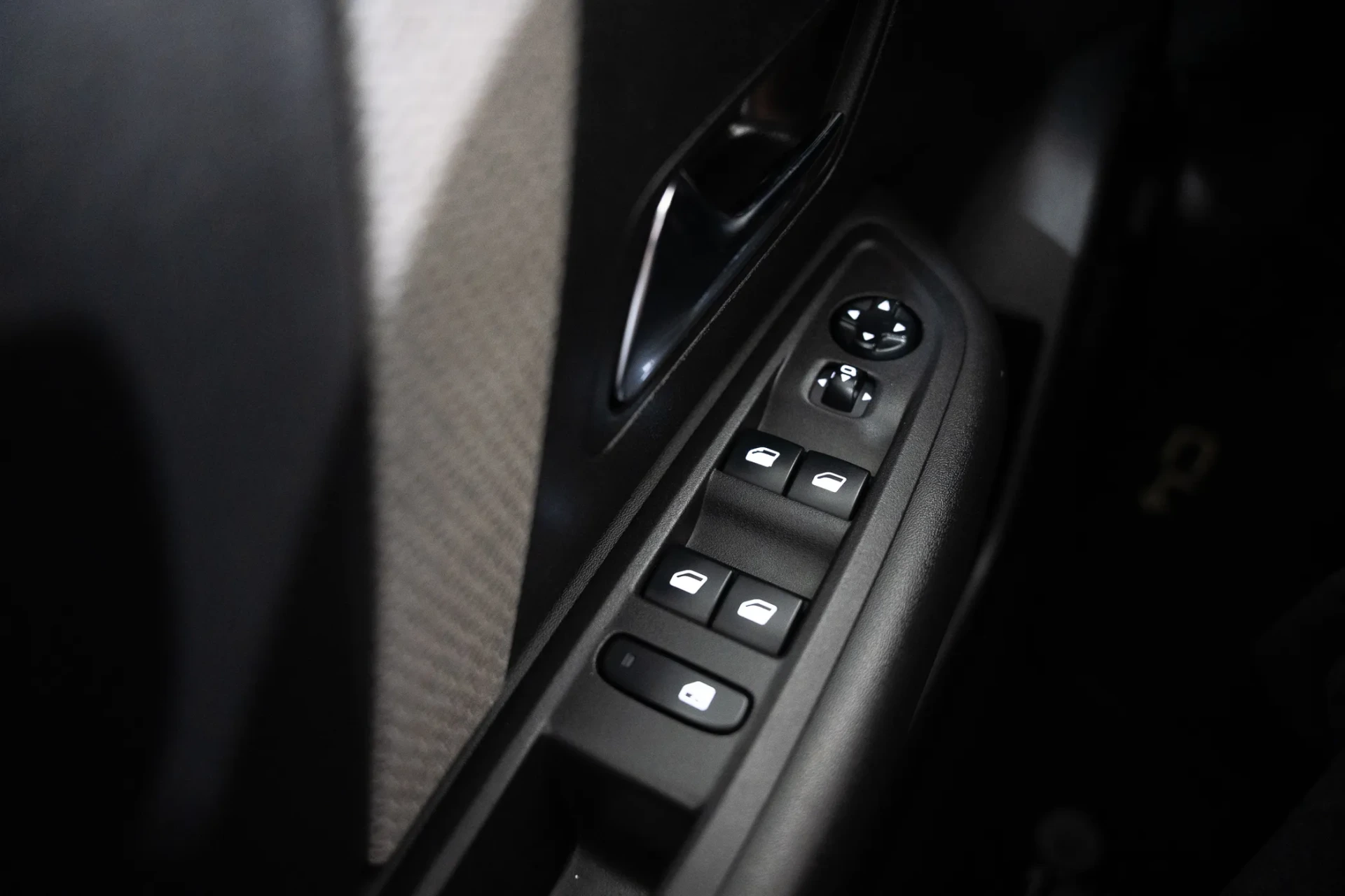 Citroen C4 1.2 PureTech Shine 26