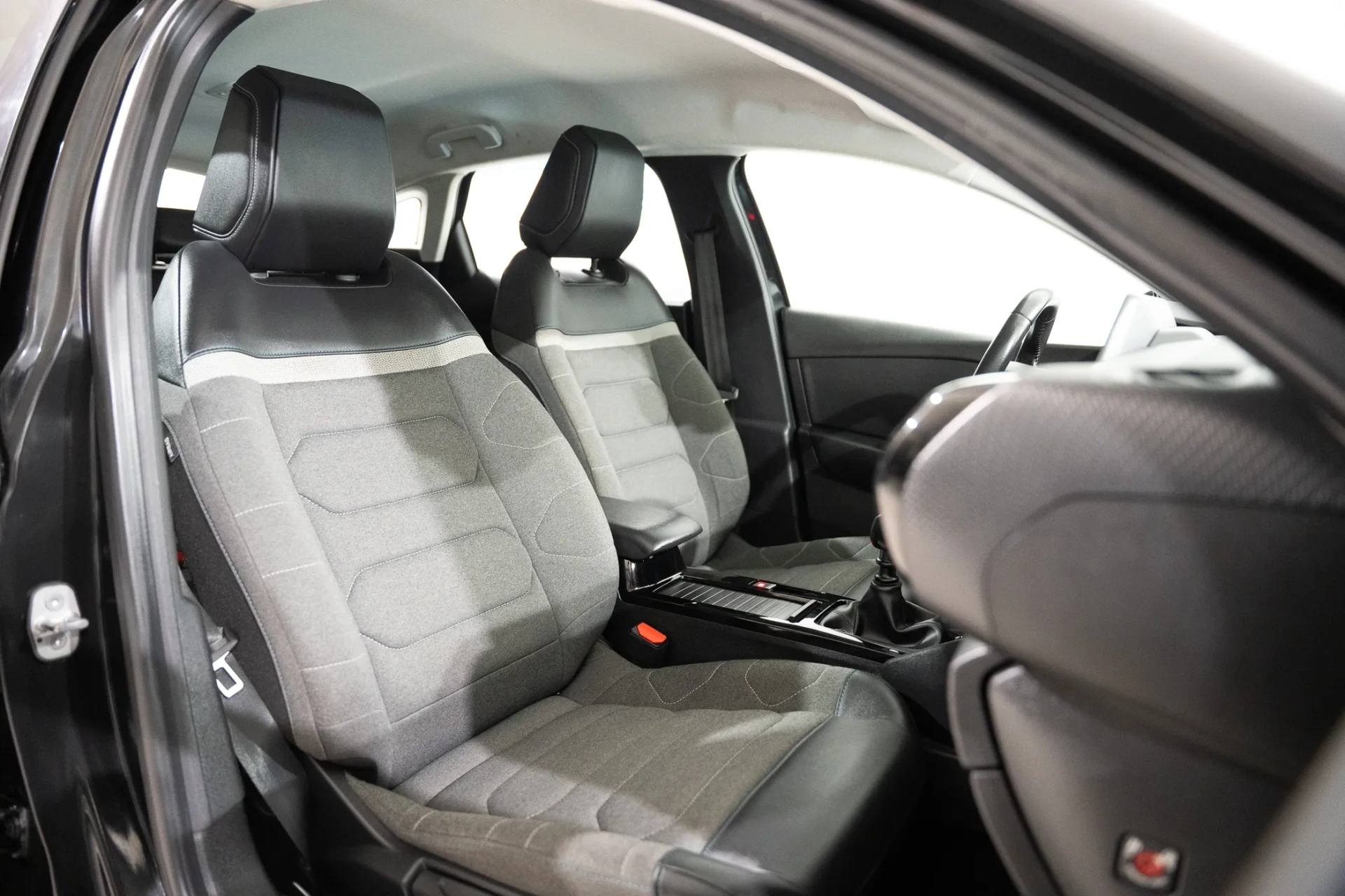 Citroen C4 1.2 PureTech Shine 27