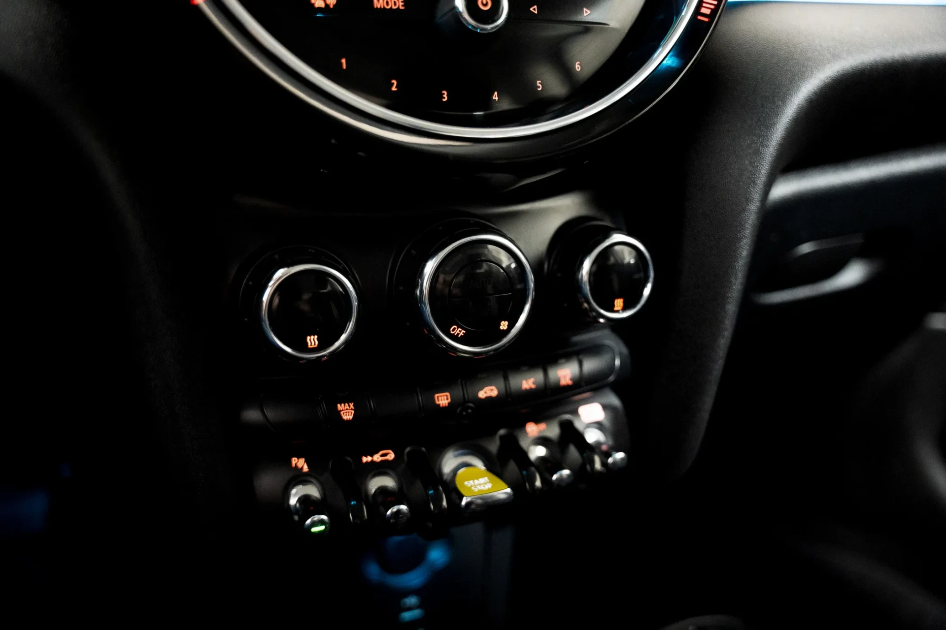 MINI 3 Portas Cooper SE 6