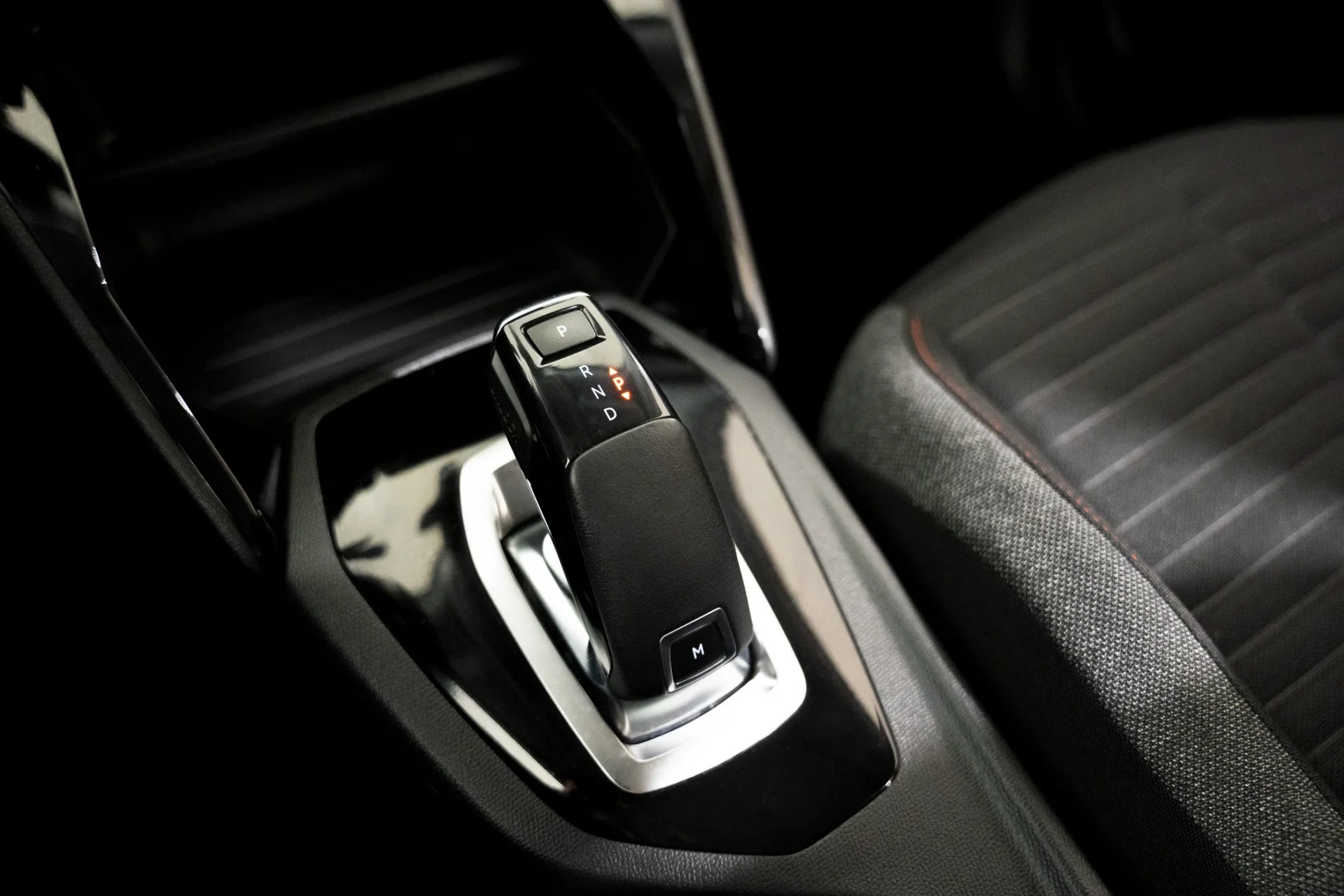 Peugeot 2008 1.2 PureTech Active EAT8 8