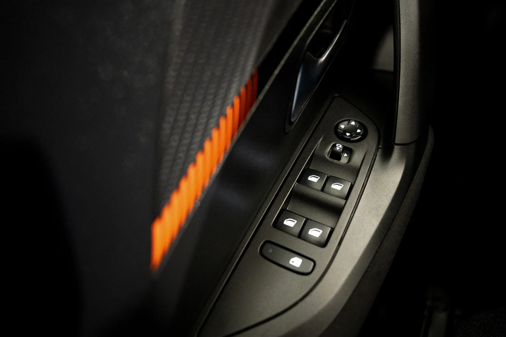 Peugeot 2008 1.2 PureTech Active EAT8 12