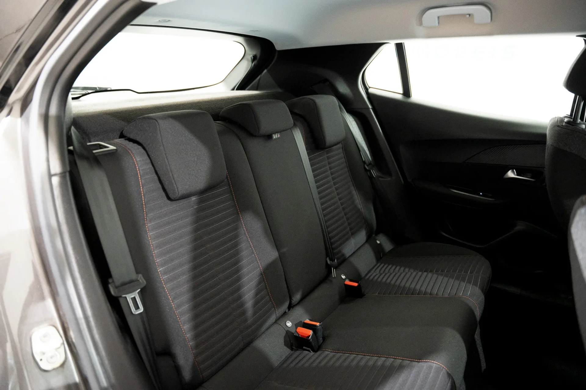 Peugeot 2008 1.2 PureTech Active EAT8 13