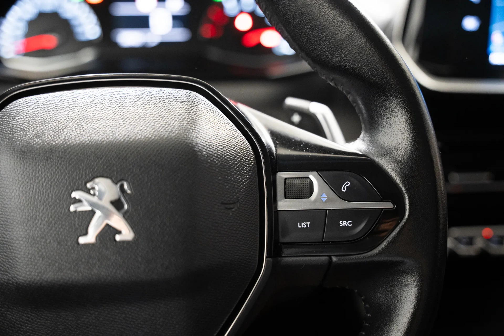 Peugeot 208 1.2 PureTech Allure EAT8 16