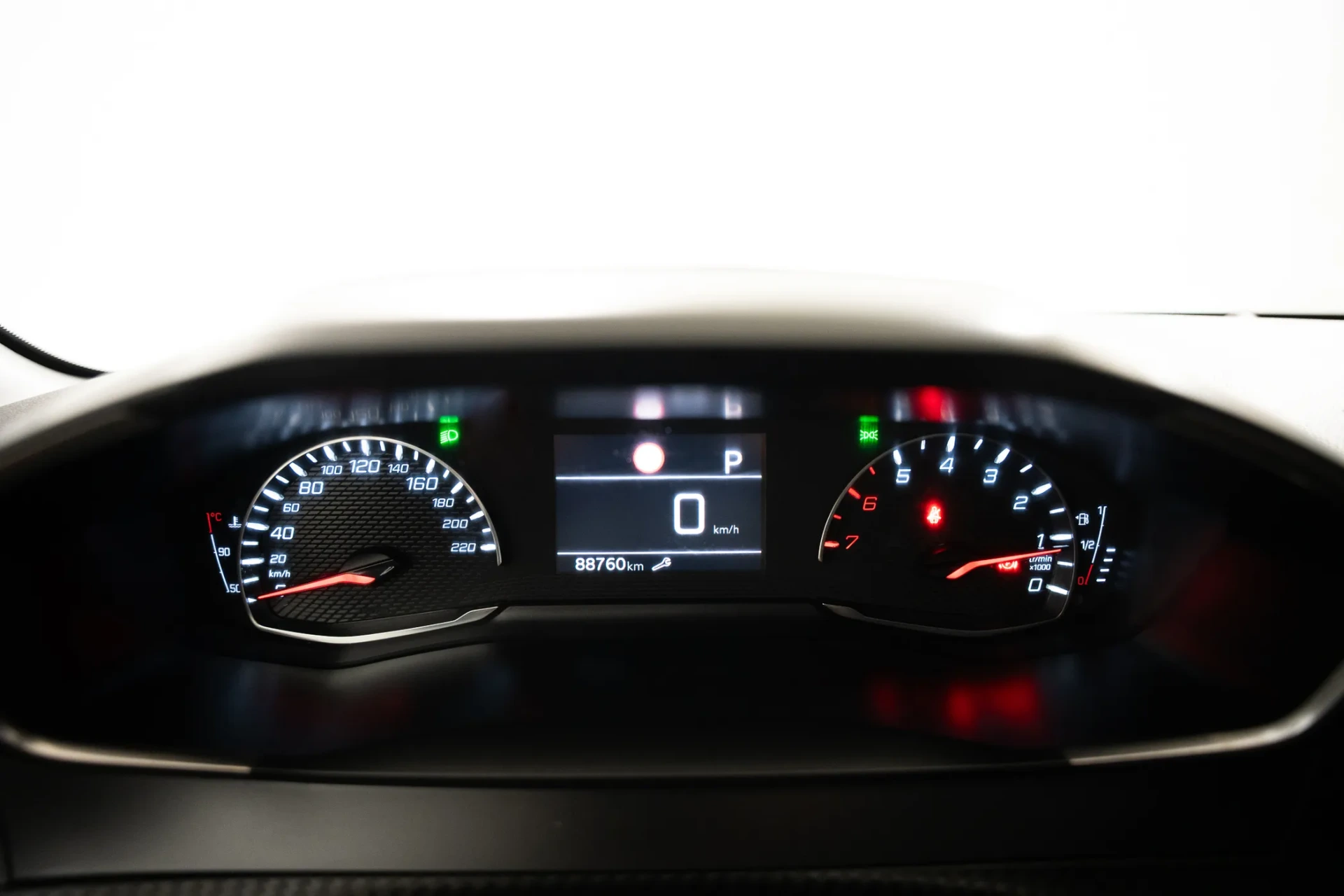 Peugeot 208 1.2 PureTech Allure EAT8 28