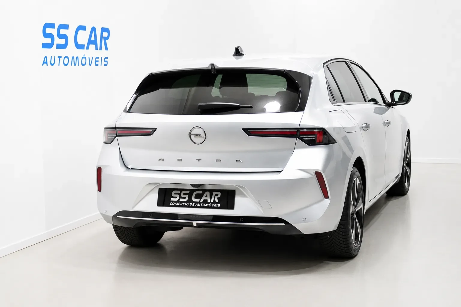 Opel Astra 1.2 T Elegance 4