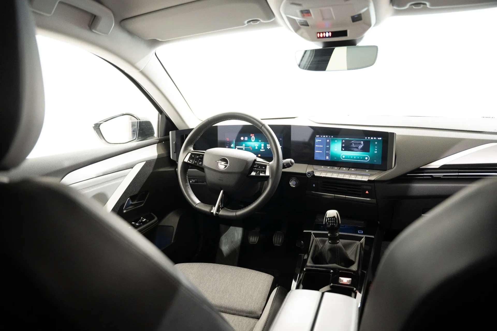 Opel Astra 1.2 T Elegance 7