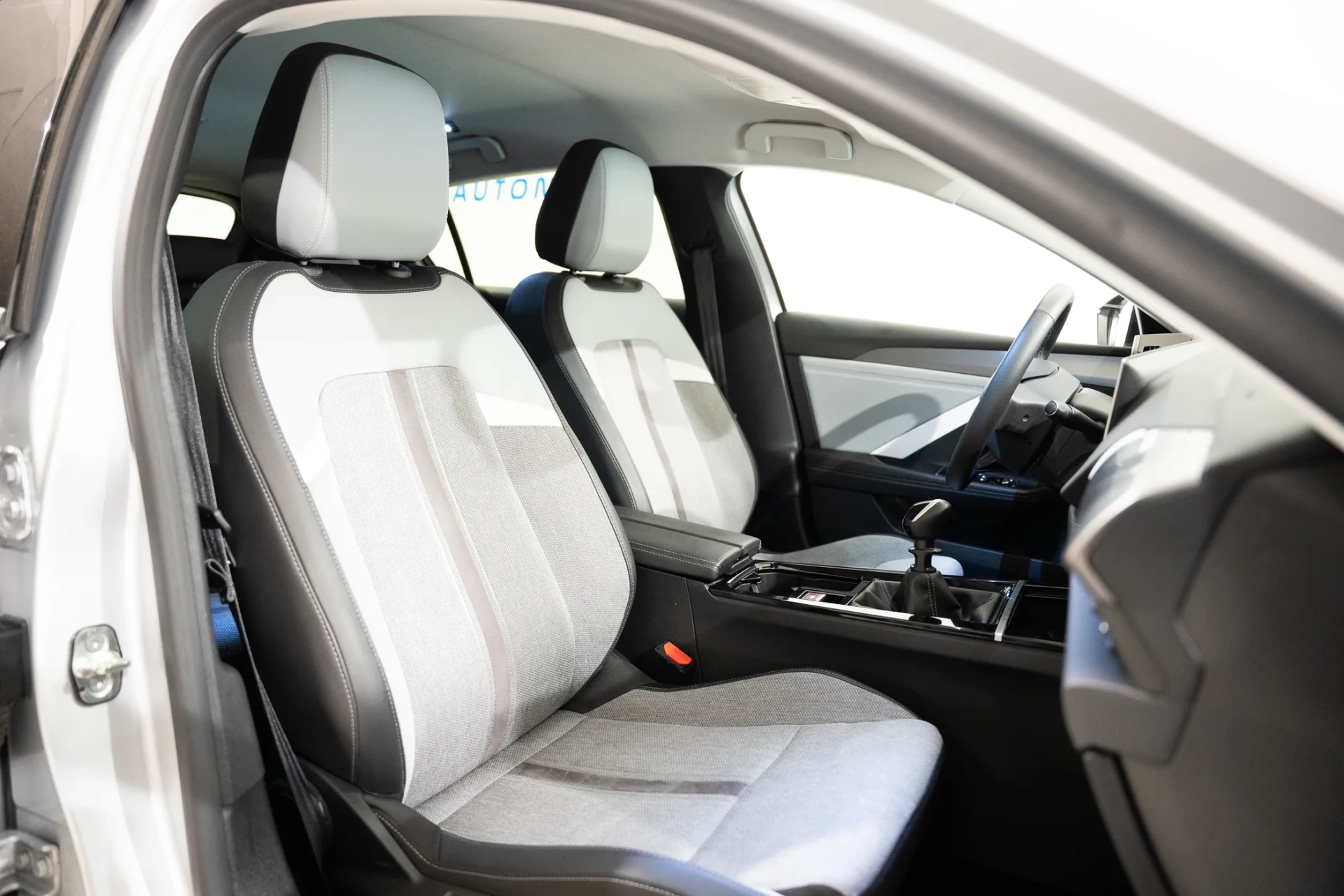 Opel Astra 1.2 T Elegance 22