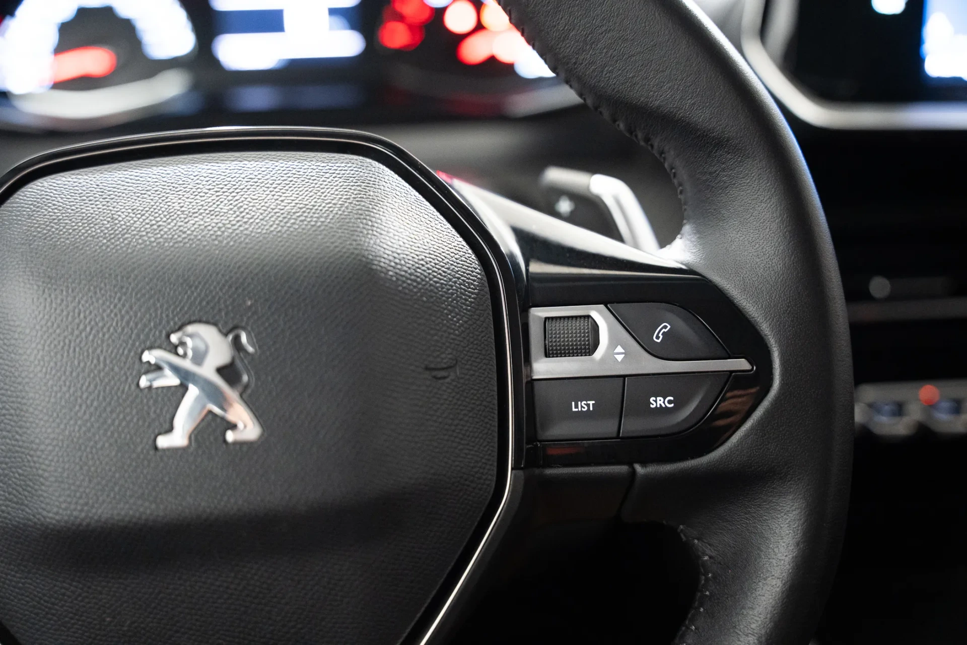 Peugeot 2008 1.2 PureTech Active EAT8 17