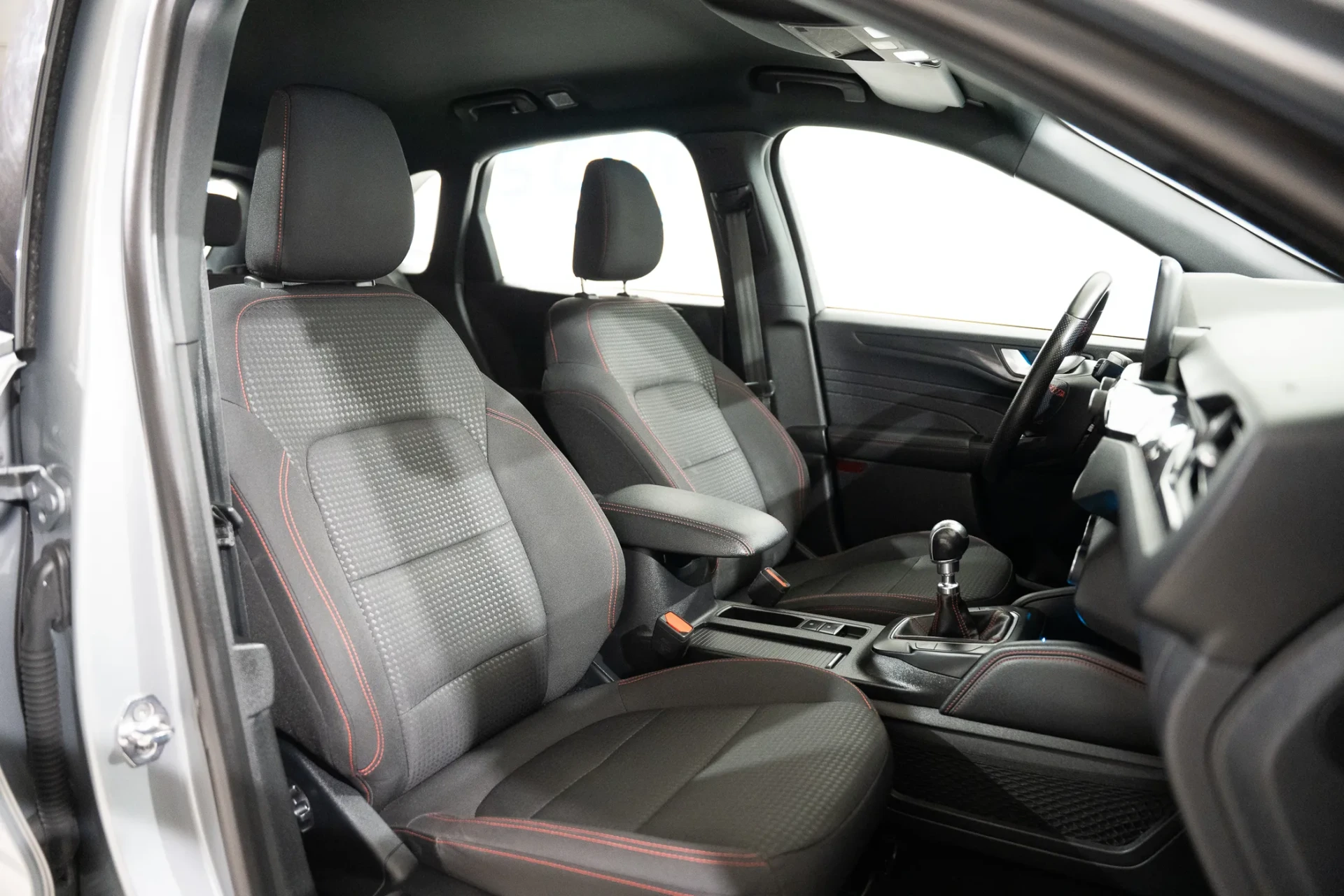 Ford Kuga 1.5 EcoBoost ST-Line 25