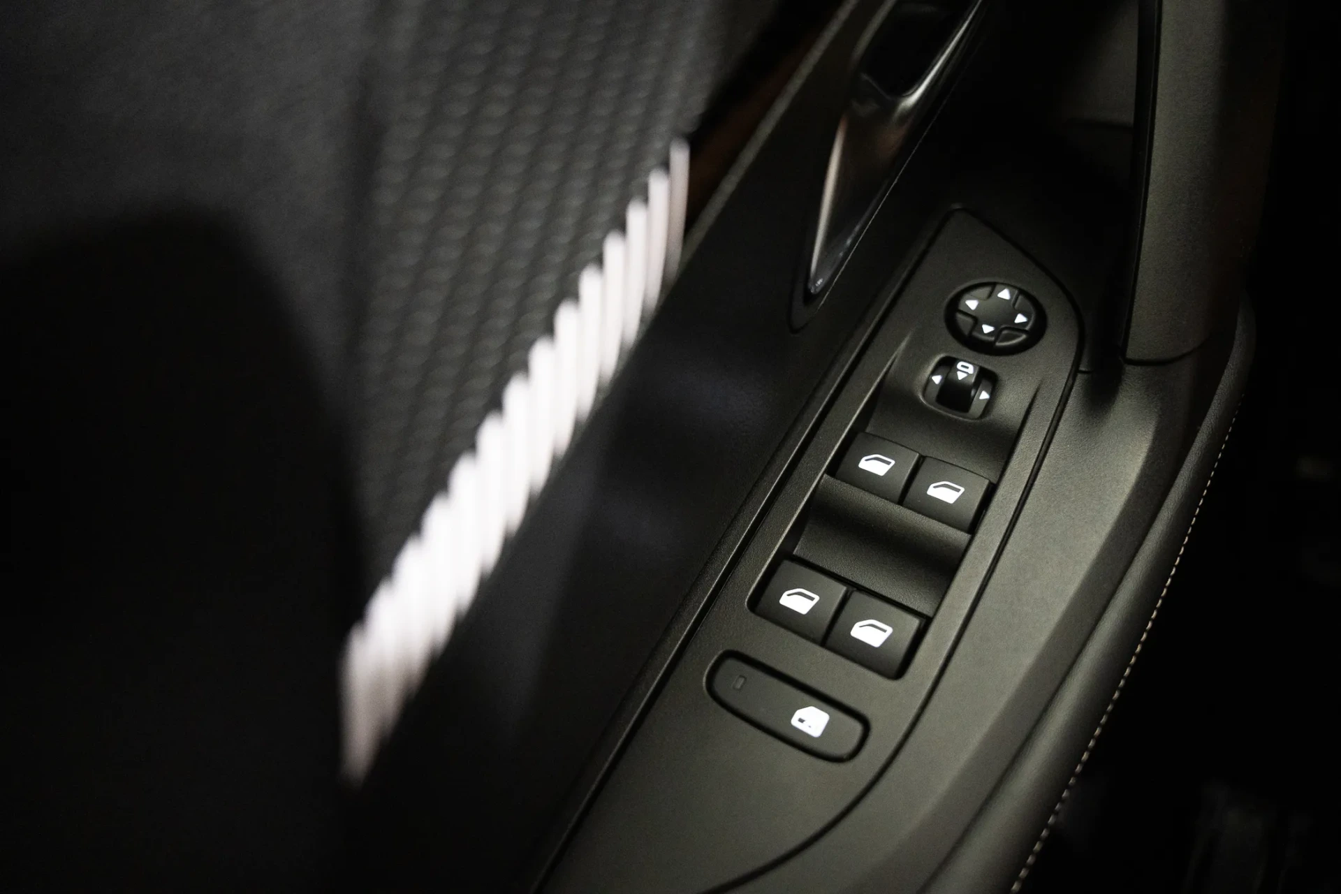 Peugeot e-2008 54 kWh Allure 26
