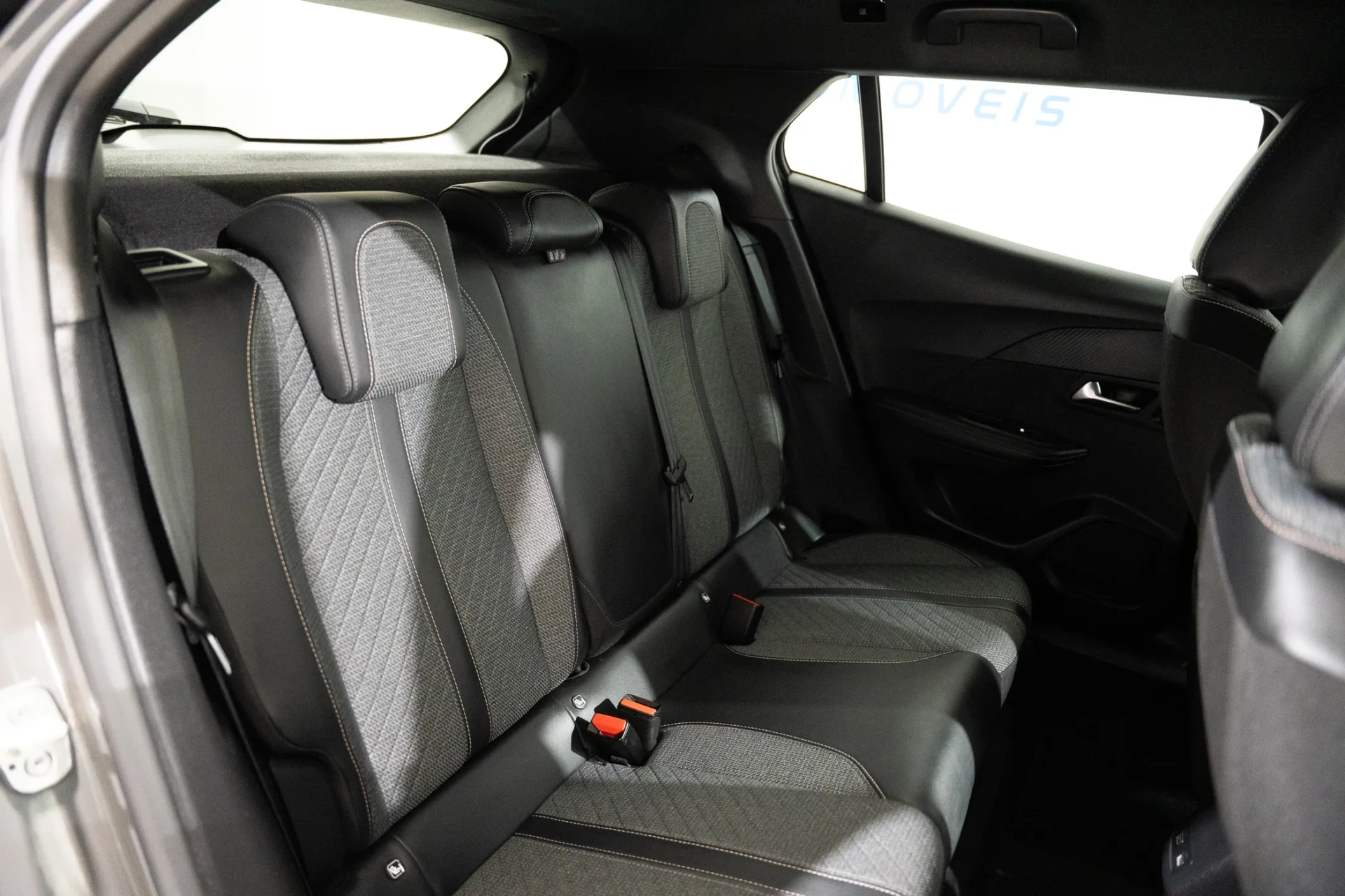 Peugeot e-2008 54 kWh Allure 28