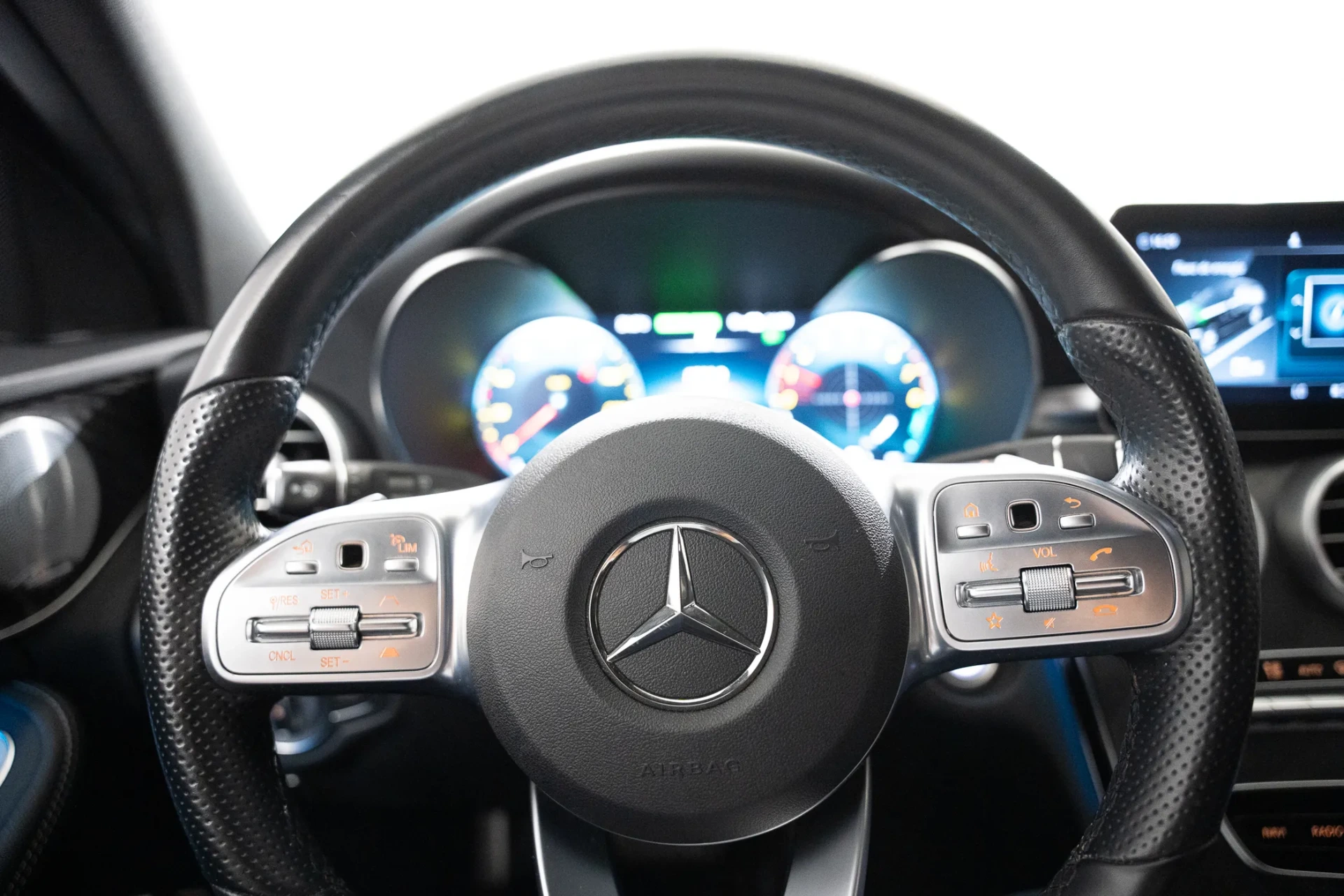 Mercedes-Benz C 300 e AMG Line 14