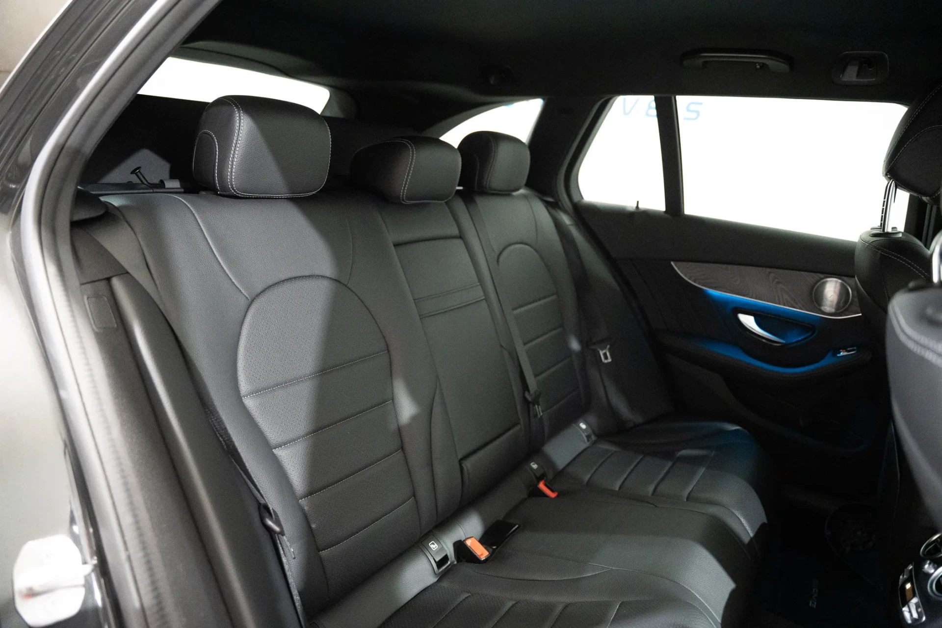 Mercedes-Benz C 300 e AMG Line 27