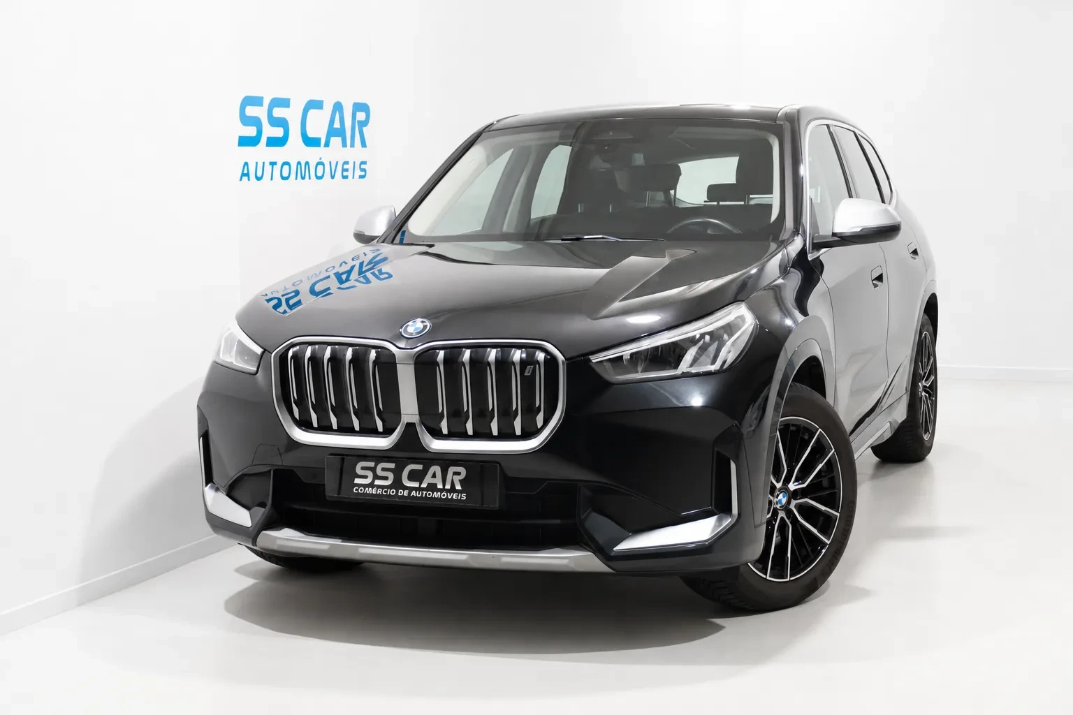 BMW iX1 xDrive30 xLine 1
