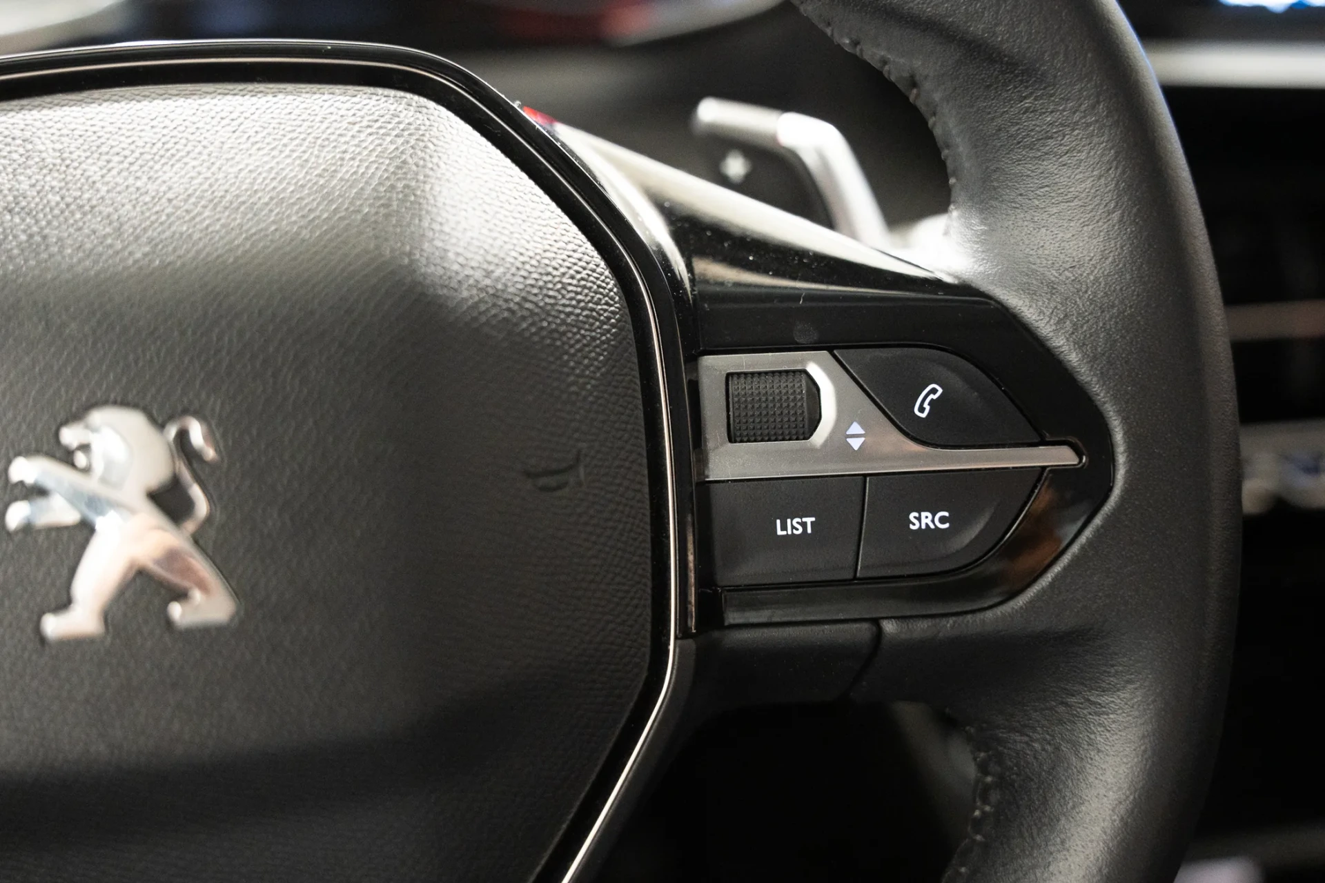 Peugeot 2008 1.2 PureTech Active EAT8 16