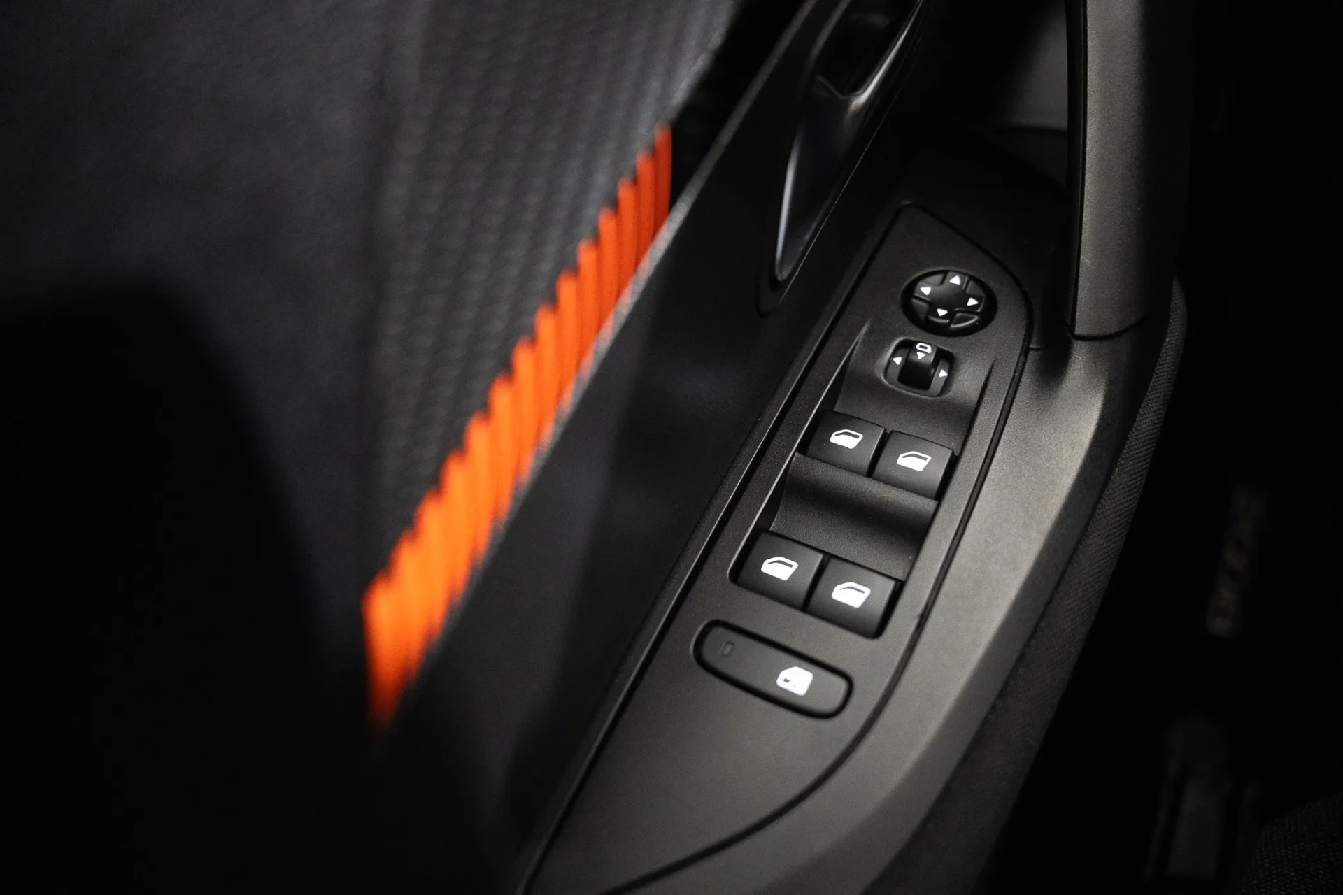 Peugeot 2008 1.2 PureTech Active EAT8 25