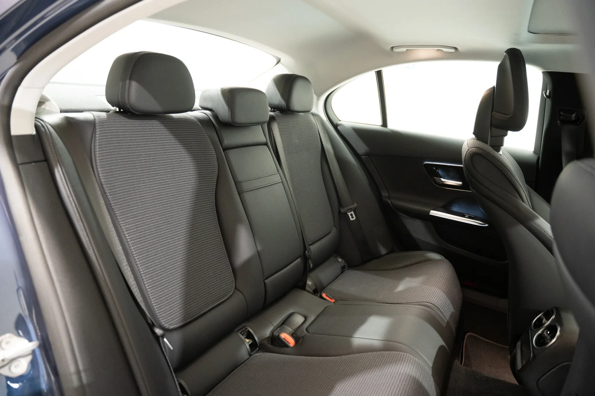 Mercedes-Benz C 300 e 29