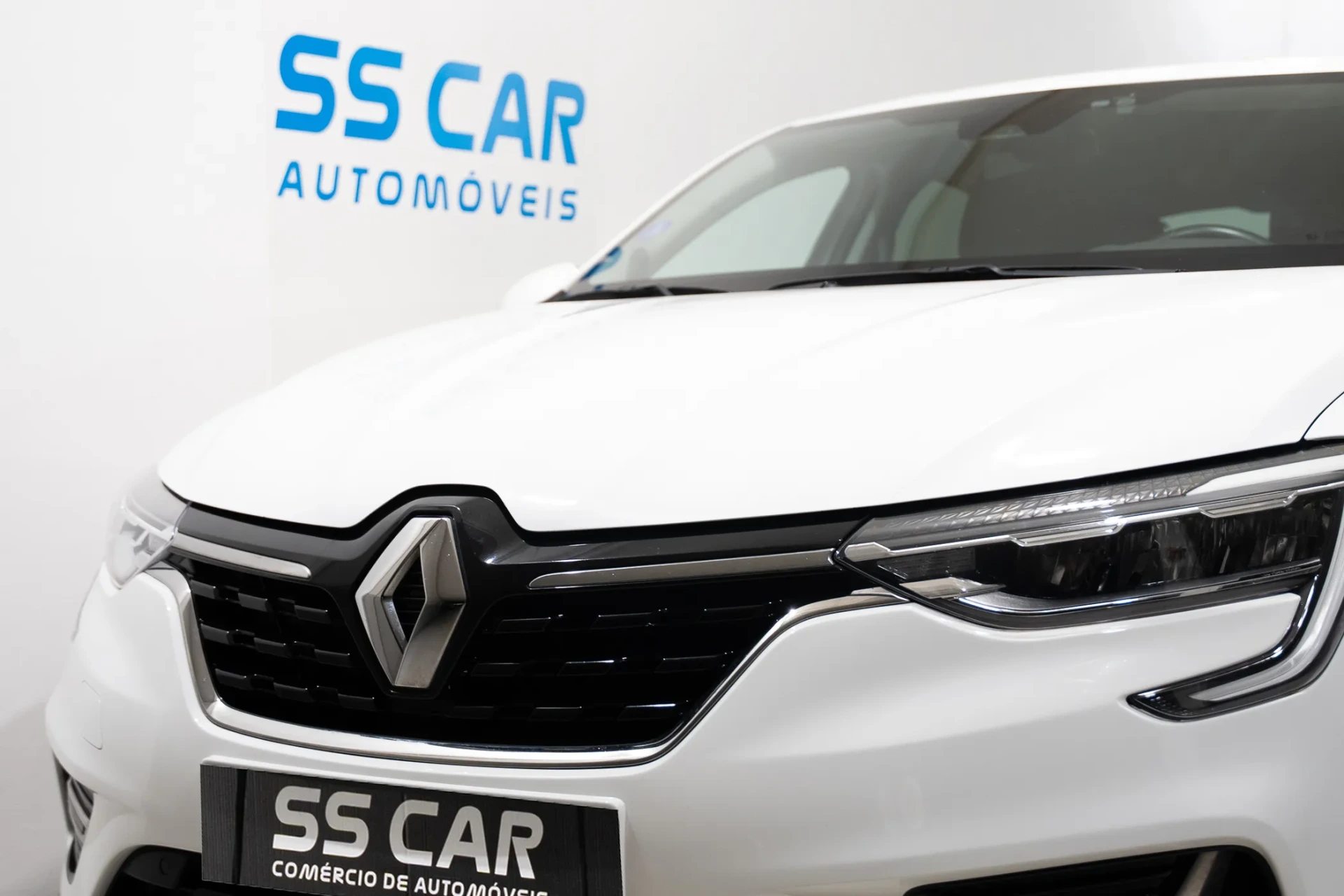 Renault Arkana 1.6 E-Tech Business 3