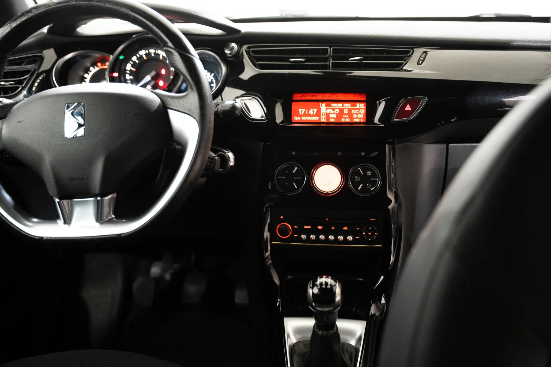 Citroen DS3 1.6 e-HDi So Chic 11