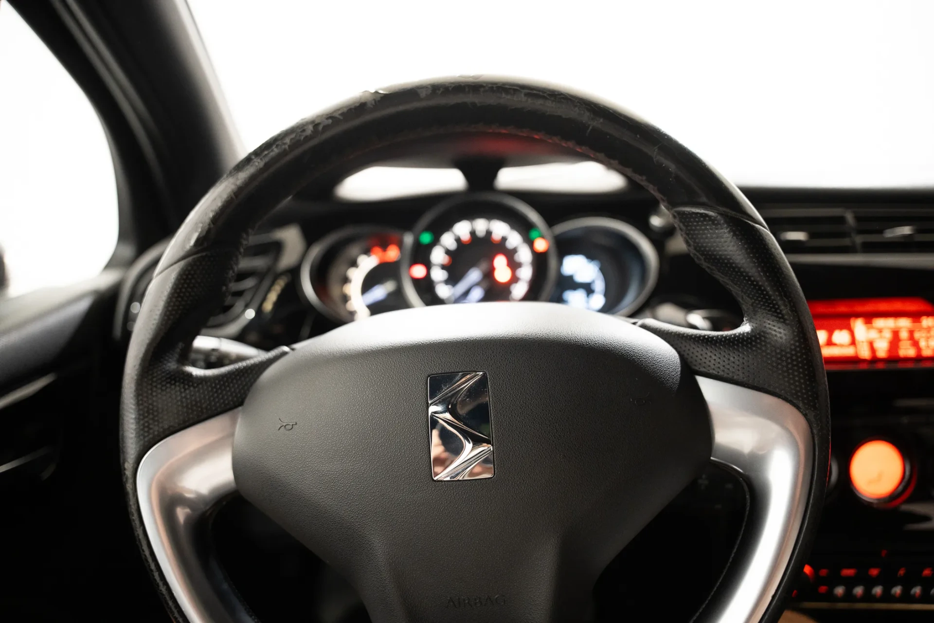 Citroen DS3 1.6 e-HDi So Chic 14