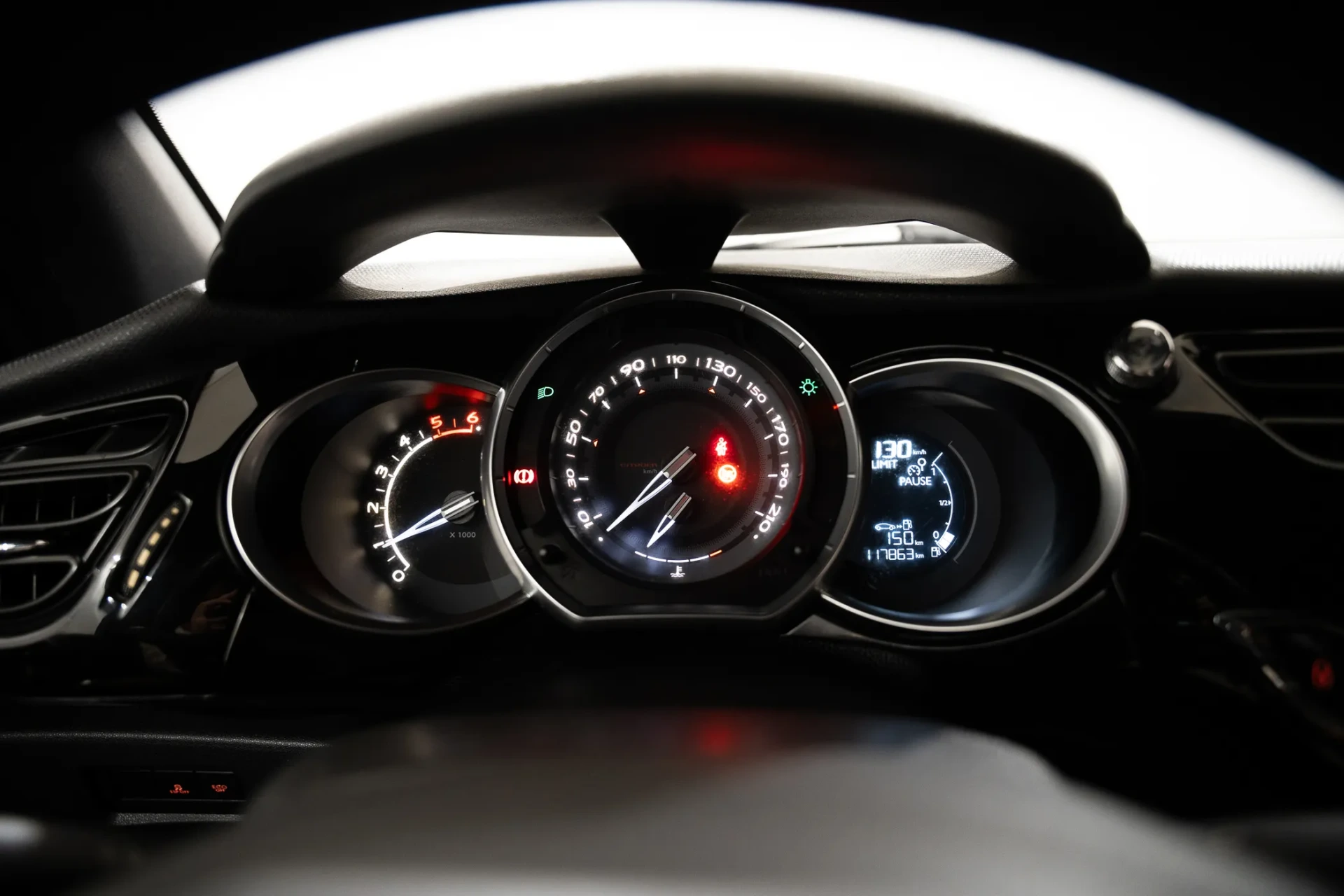 Citroen DS3 1.6 e-HDi So Chic 22