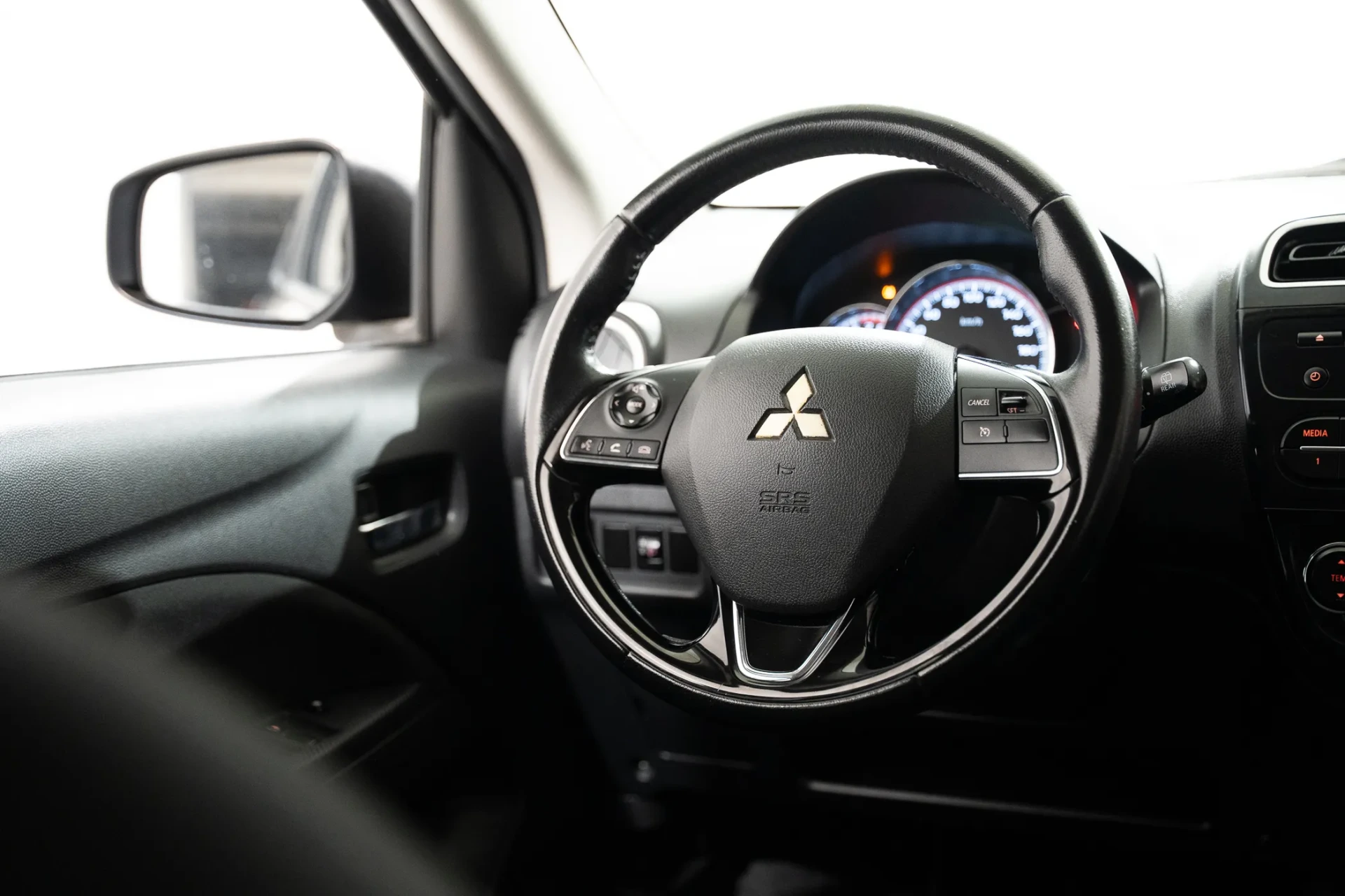 Mitsubishi Space Star 1.2 Intense 21