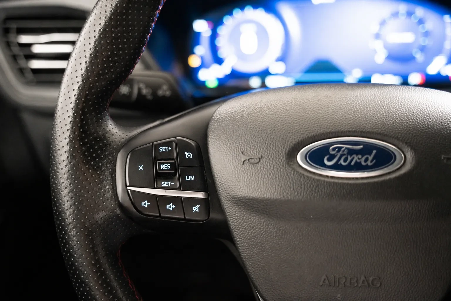 Ford Kuga 1.5 EcoBoost ST-Line 12