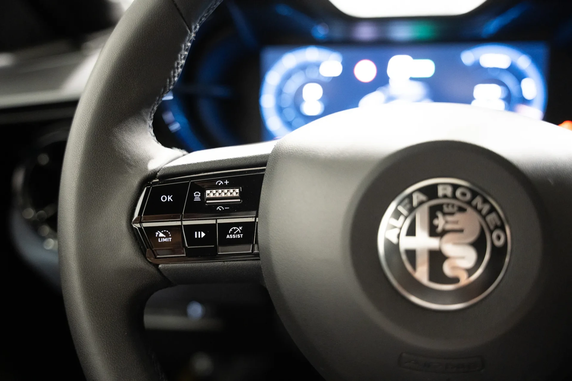 Alfa Romeo Junior 54 kWh Intensa 12