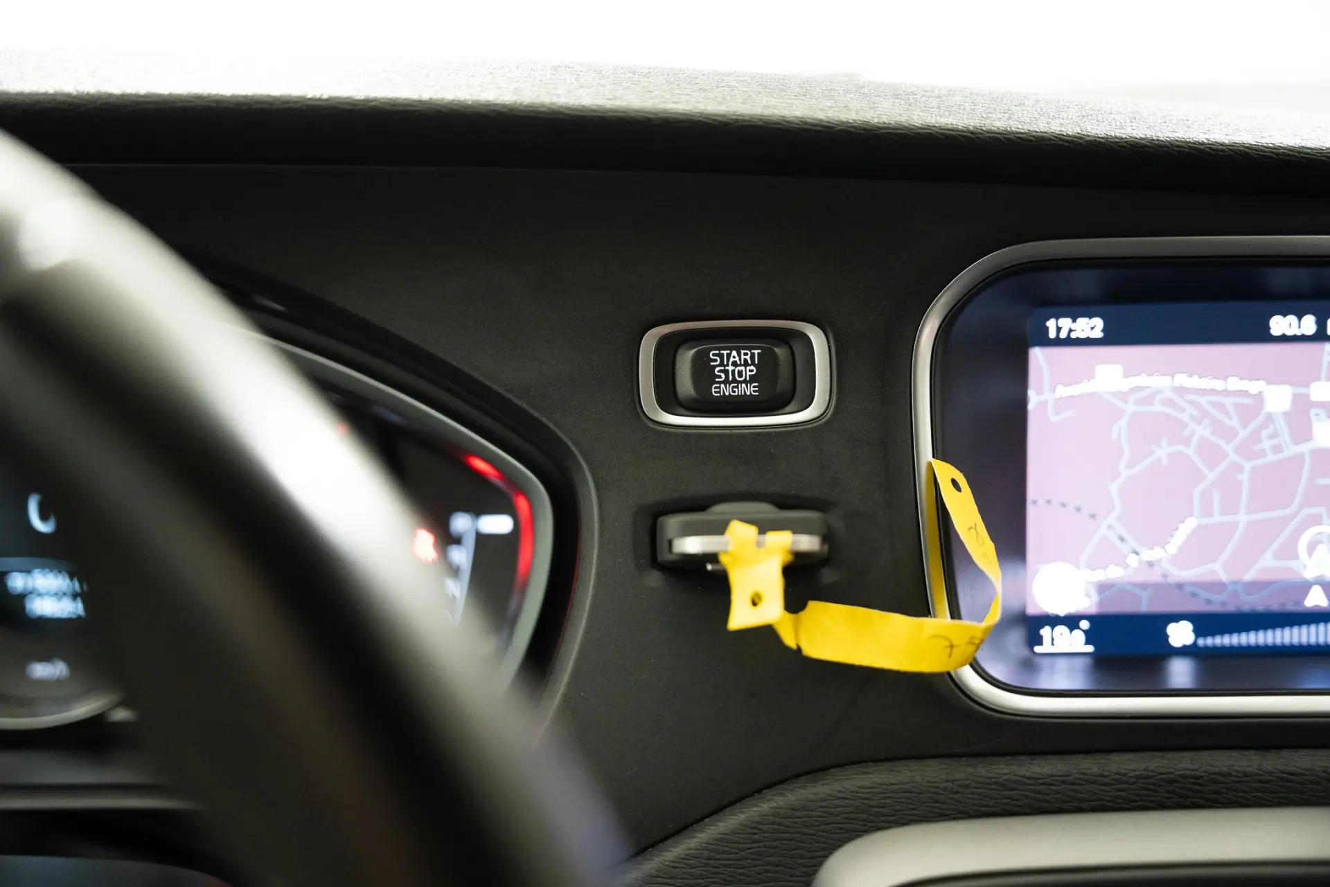 Volvo V40 2.0 D2 Momentum Geartronic 17