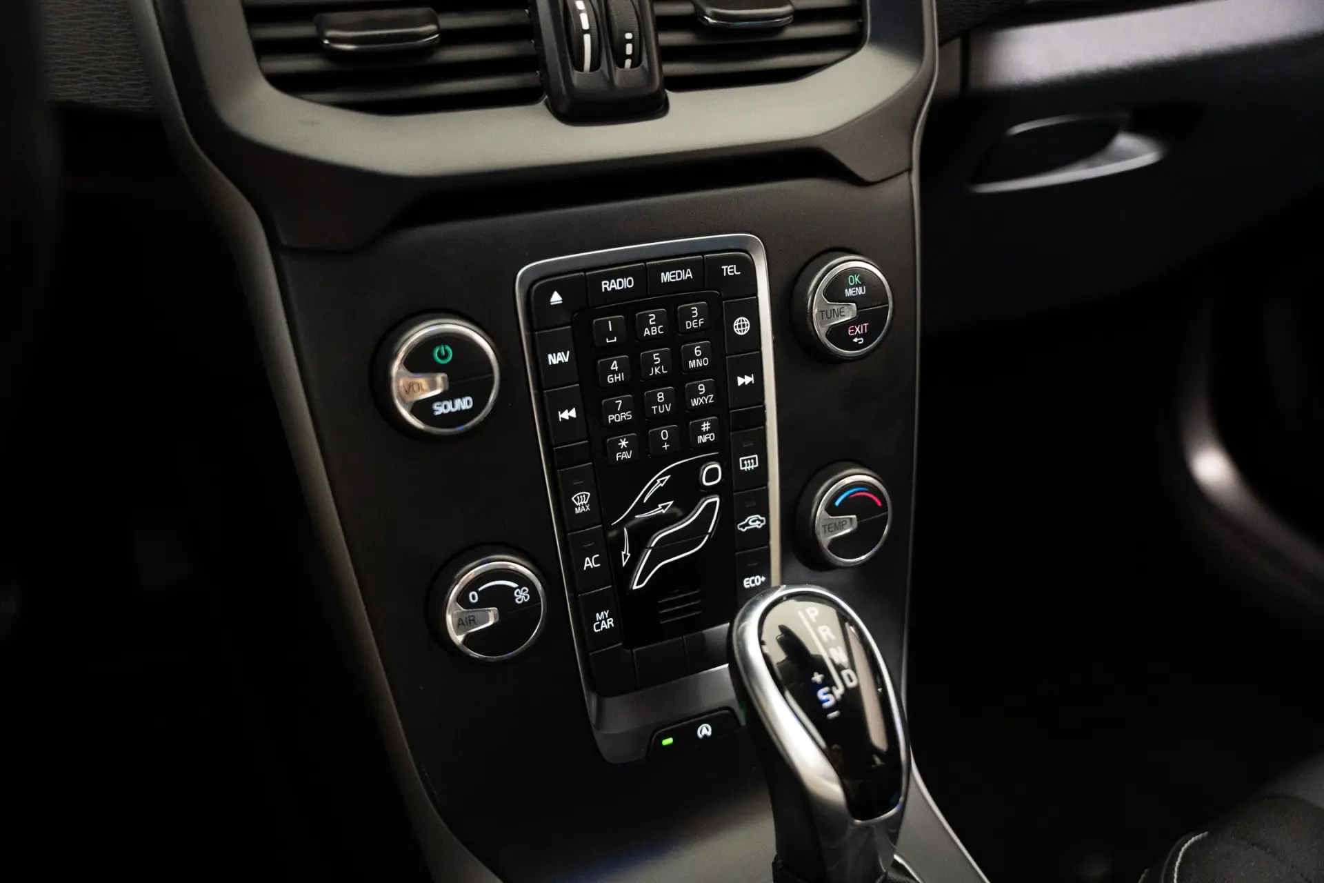 Volvo V40 2.0 D2 Momentum Geartronic 18