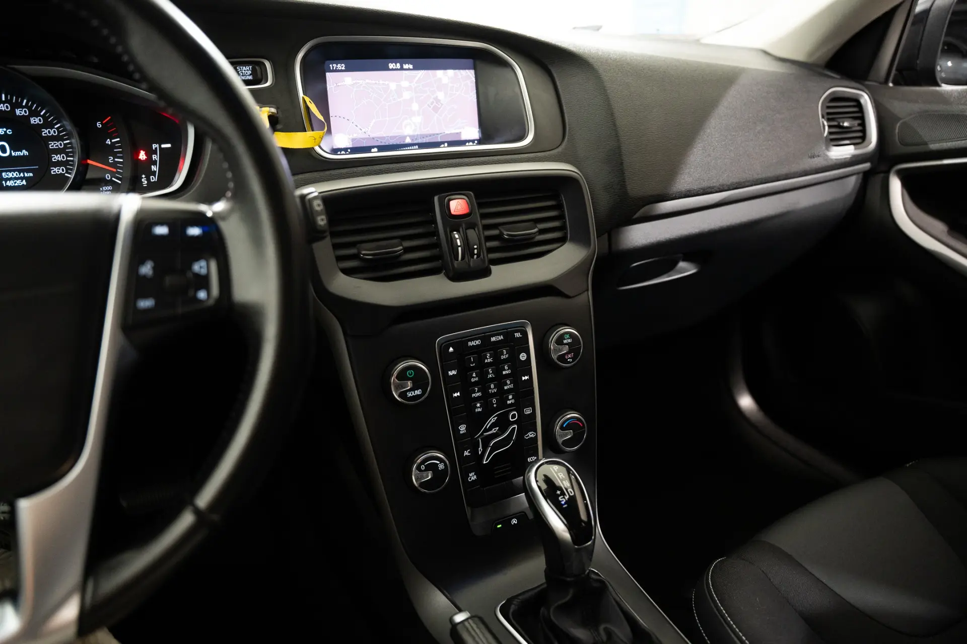Volvo V40 2.0 D2 Momentum Geartronic 15