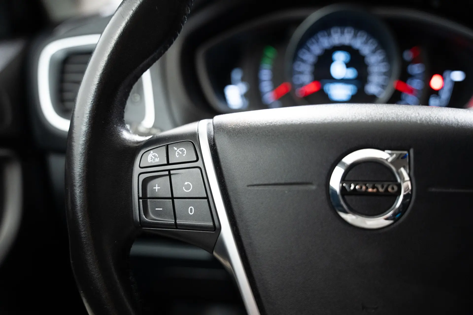 Volvo V40 2.0 D2 Momentum Geartronic 12