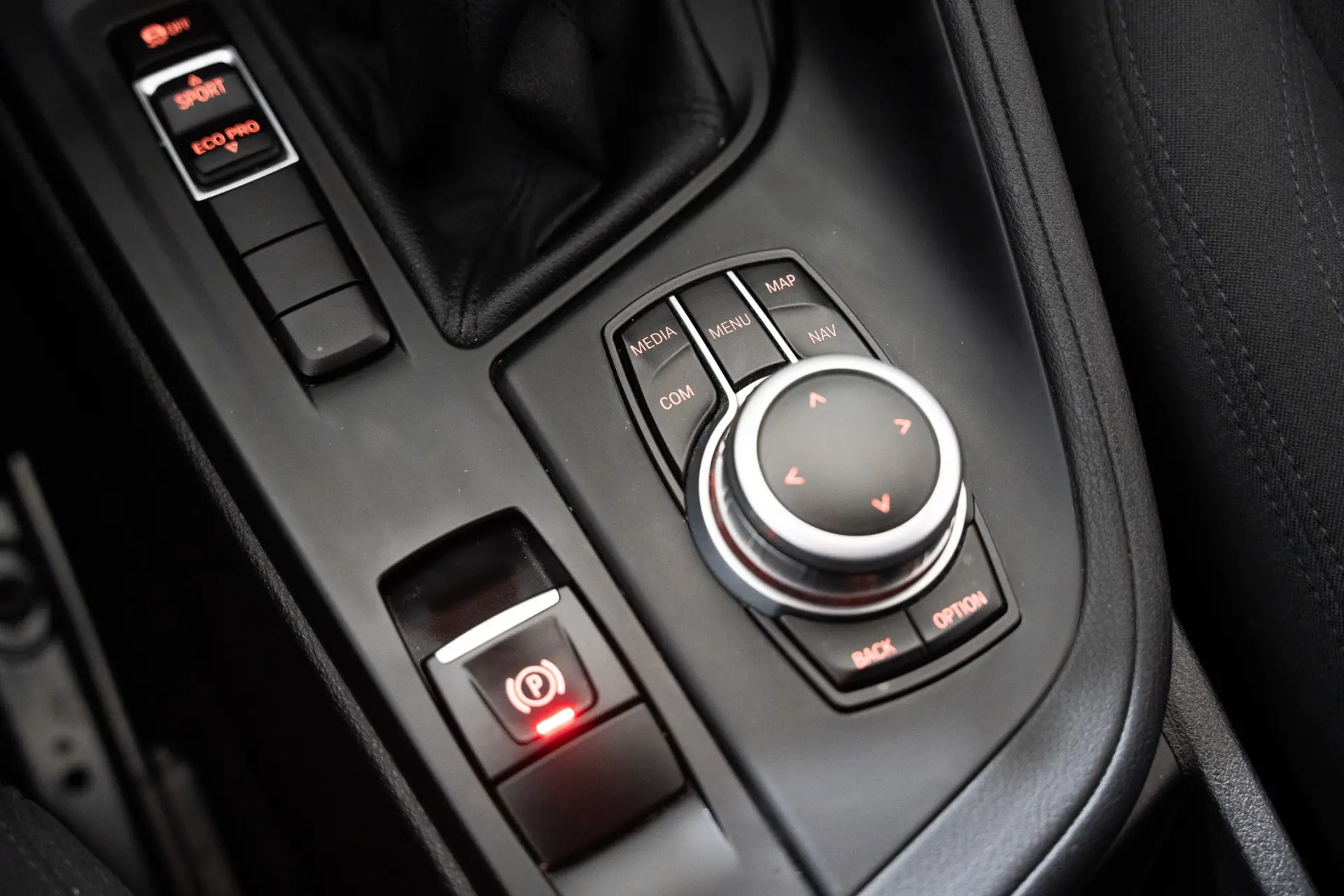 BMW X1 18 d sDrive Advantage 23