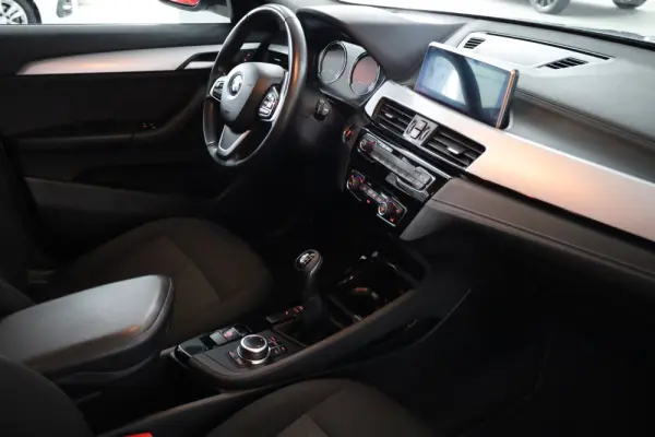 BMW X2 18 d sDrive 15