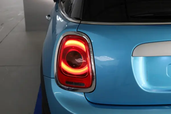 MINI 3 Portas Cooper D 22