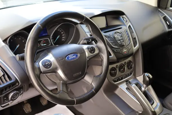Ford Focus 1.0 EcoBoost S&S Champions Edition 4