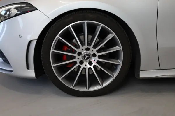Mercedes-Benz A 180 d 7G-DCT AMG Line 4