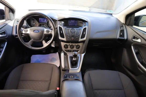 Ford Focus 1.0 EcoBoost S&S Champions Edition 17
