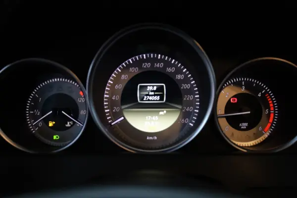 Mercedes-Benz C 220 CDI DPF (BlueEFFICIENCY) 9