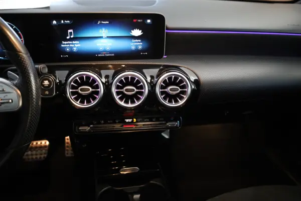 Mercedes-Benz A 180 d 7G-DCT AMG Line 17