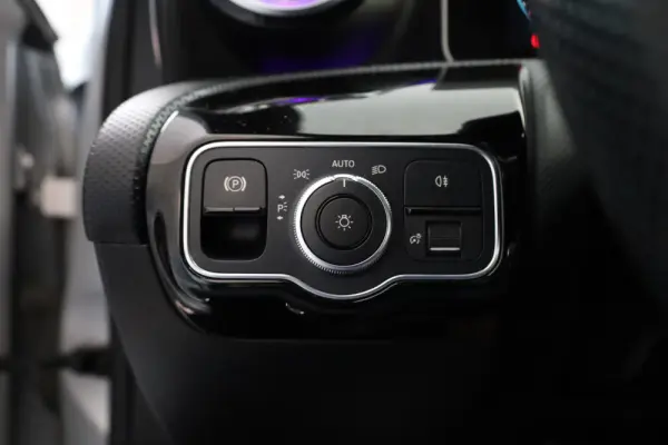 Mercedes-Benz A 180 d 7G-DCT AMG Line 11