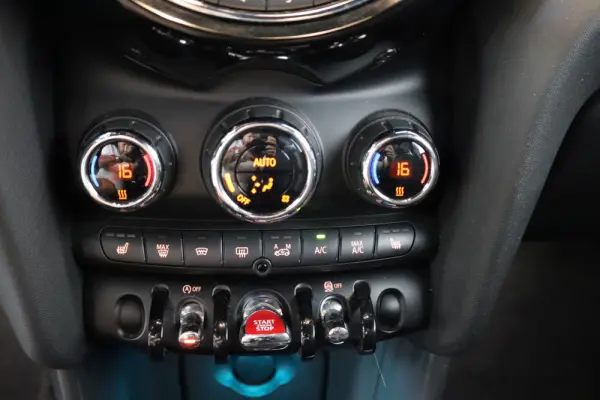 MINI 3 Portas Cooper D 17