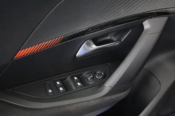 Peugeot 2008 Active Pack EAT8 6