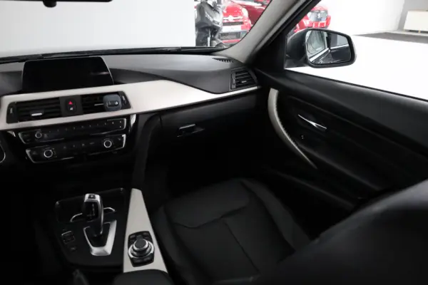 BMW 320 d Aut. Luxury Line 16